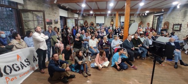 Más de un centenar de personas asistieron a la charla