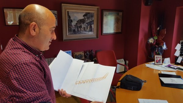 El alcalde presentó el proyecto de nueva pasarela en Riocorvo