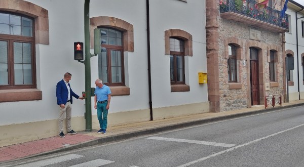 Cobo y Crespo en el semáforo del Ayuntamiento