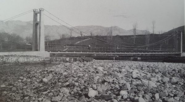 El antiguo puente Colgante, entre el Pedregal y la Agüera