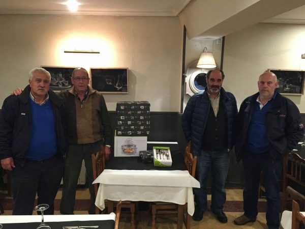 De izquierda a derecha, campeones y subcampeones del maratón.