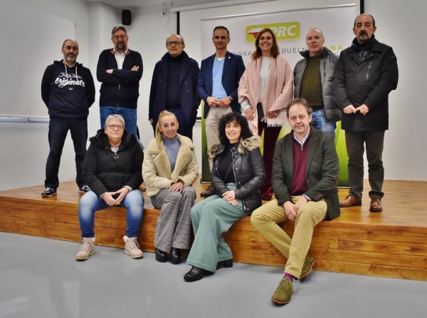 Viaña, Marcano y Tezanos junto a Javier Conde y el nuevo comité local del PRC