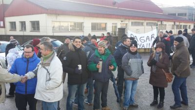 Dos autobuses llevan a Pamplona la queja de los trabajadores de Greyco
