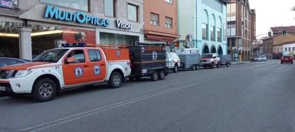 Vehículos instantes antes de partir hacia Valencia.
