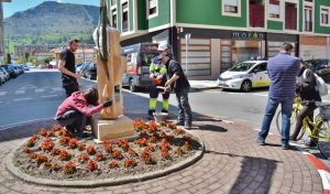 Por tercera vez se ha colocado un nuevo monolito en la calle Cataluña