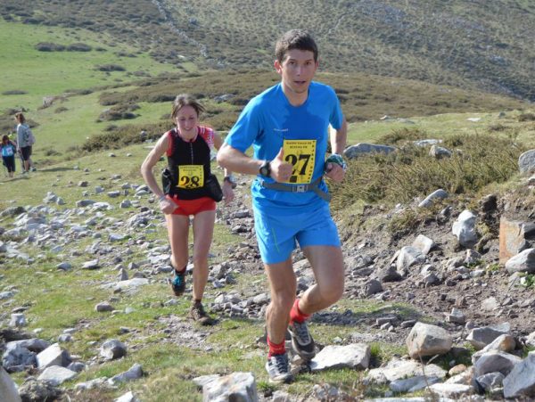 Manuel Merillas (27) seguido por Azara G. de los Salmones (28) en el Km 9, Las Cercas.