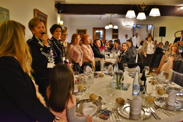 Comida de la junta local de la AECC