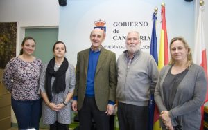 El consejero Ramón Ruiz junto al alcalde de San Felices de Buelna, José Antonio González-Linares, las directoras generales de Cultura y Deporte, Marina Bolado y Zara Ursuguía, y la concejala Rosa Ana Paíno
