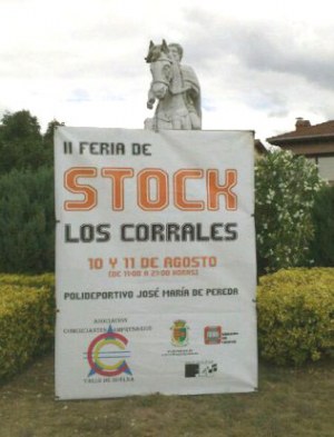 Uno de los carteles que anuncia la feria a la entrada del pueblo