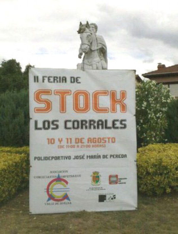 Uno de los carteles que anuncia la feria a la entrada del pueblo