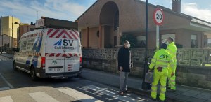 El alcalde, Luis Ignacio Argumosa, ha comprobado las obras de renovación de señales de tráfico