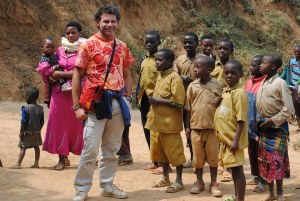 José Manuel Merino y niños de Kirenge.