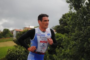 Antonio Suárez se proclama campeón regional de duatlón.