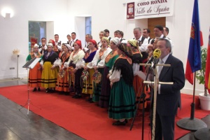 Juan José Crespo y el Coro el día de su presentación