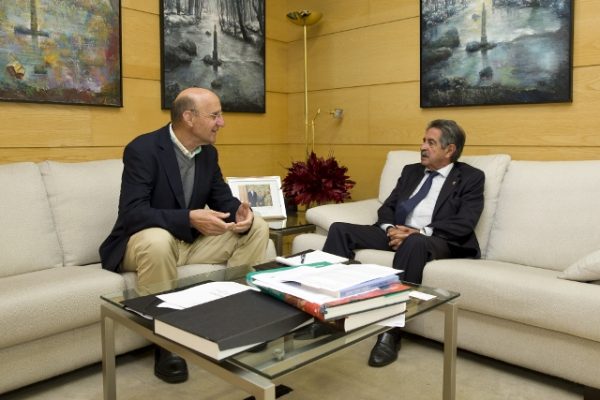 Revilla y Linares también han hablado de la restauración de la cantera de Solvay