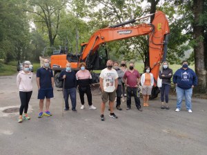 Vecinos de Santa Cruz concentrados.
