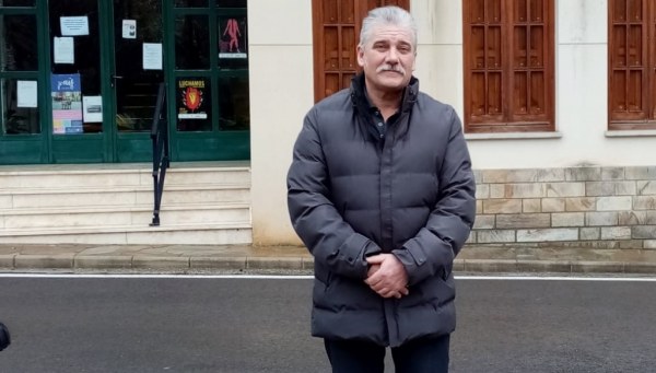 Jorge Hidalgo frente al Ayuntamiento de Cieza