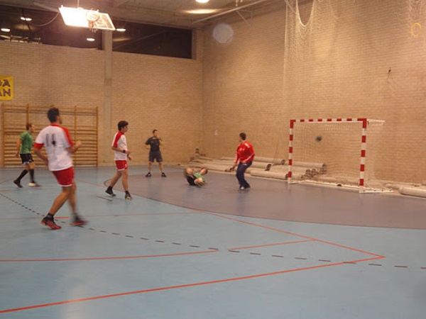Balonmano Corrales naufraga en Colindres.