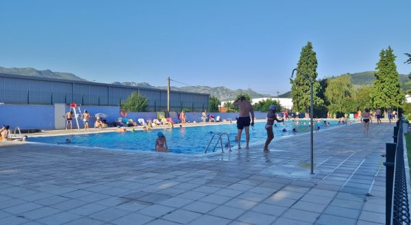 Piscinas de verano en Los Corrales