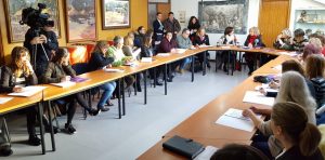 El Gobierno pone en marcha la mesa territorial del Programa de Atención Integral a las Familias