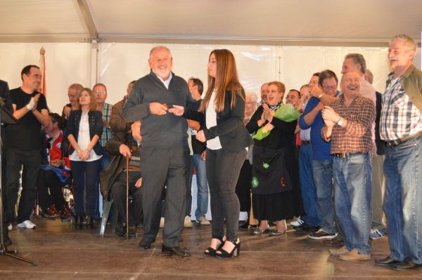 En el centro de la foto, Saiz Aguayo en la celebración del XXV aniversario de la peña.