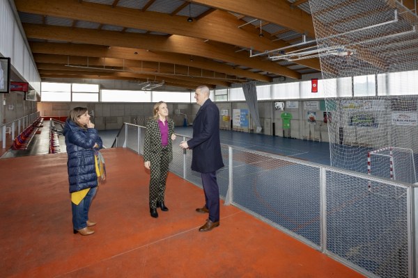 Visita de Urrutia al polideportivo de Rivero
