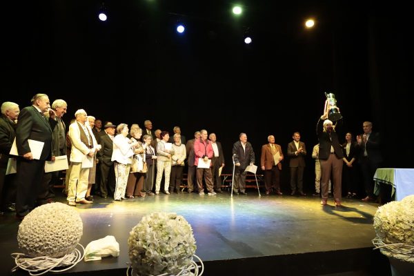 Homenaje a los campeones de los Juegos Nacionales Laborales de 1957