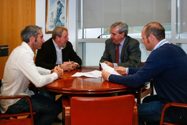 Encuentro entre el consejero de Presidencia y el gobierno de Anievas