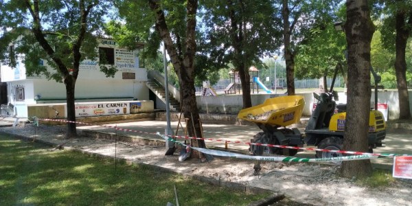 El alcalde explicó las obras en la bolera de Las Fraguas