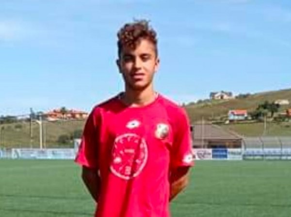 Sergio Gómez con la camiseta del Cartes