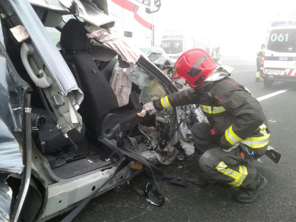 Accidente grave por la niebla en Lantueno