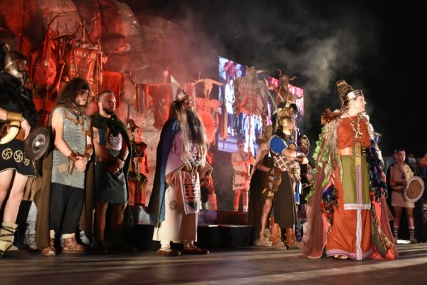 El tema debe girar en torno a la fiesta de Los Corrales
