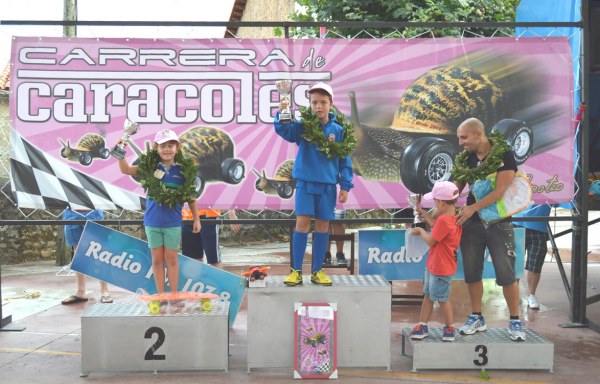 Podium con los tres primeros clasificados.