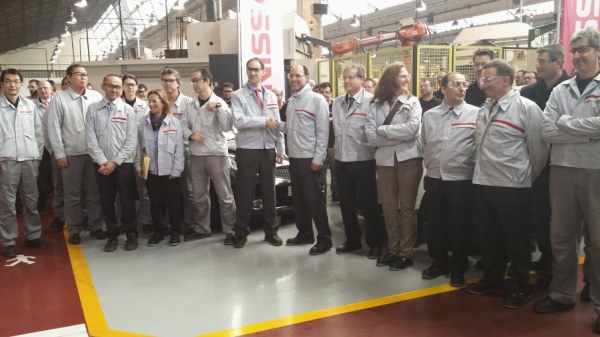 Foto de familia en Nissan Cantabria