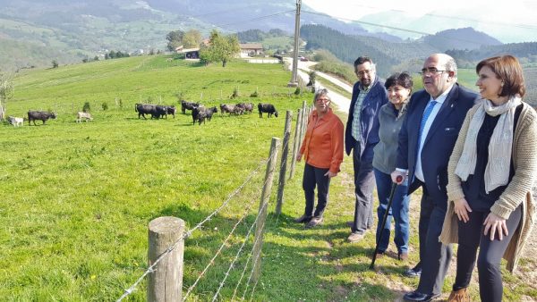 Oria en la Jerrizuela con miembros del gobierno de Los Corrales