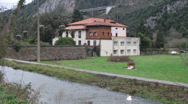 El proyecto aprovecha la antigua residencia y su entorno