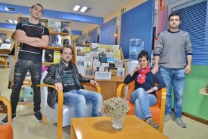 Joel, Aitor, Paula y Jorge en la biblioteca