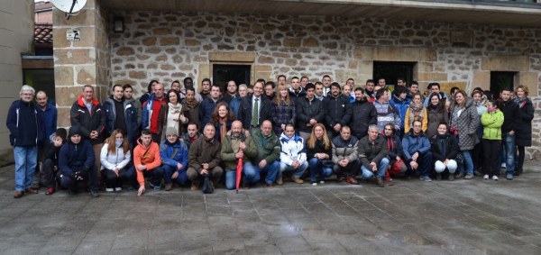 El presidente de Cantabria compartió con ellos el primer día de trabajo