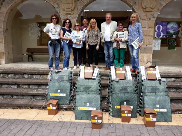 Voluntarios y alcalde de Anievas