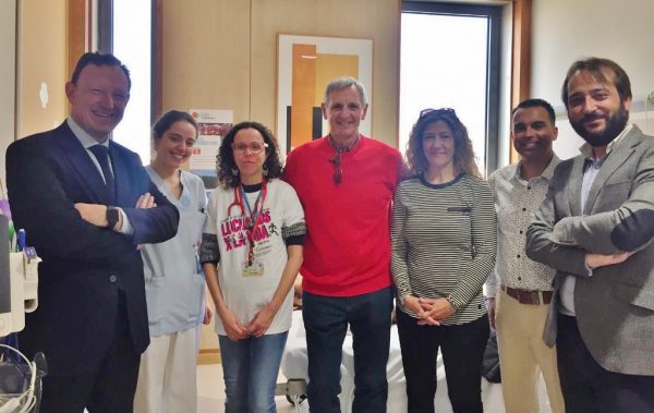 Visita de LxV y Kia Numar Motor a la planta de hematología de Valdecilla