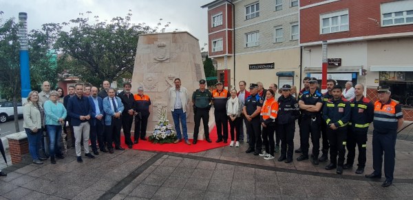 Representantes de todos los ámbitos en la inauguración del monumento