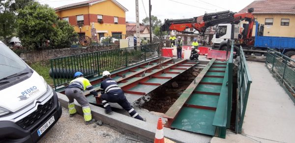 Colocación de la base del futuro puente de San Andrés