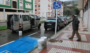 Espinosa supervisó la instalación de las primeras señales