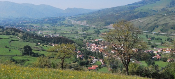 Vista desde el norte del valle de Iguña