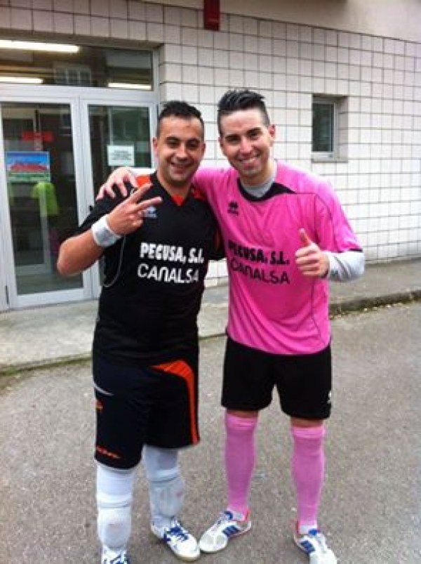  `Choco´ y Santos con los colores de Canalsa