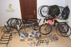 Bicicletas y material recuperado.