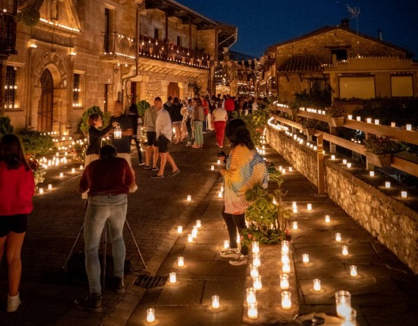 Cientos de personas y miles de velas en Riocorvo