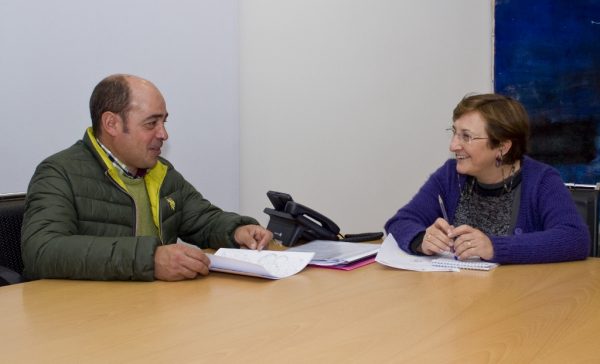 Encuentro entre la consejera de Sanidad y el alcalde de Arenas
