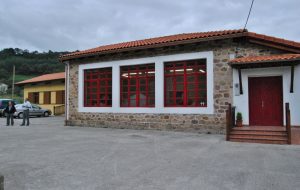 La intención es añadir un aula de dos años para contar con el número de niños suficientes y garantizar la escolarización en el valle