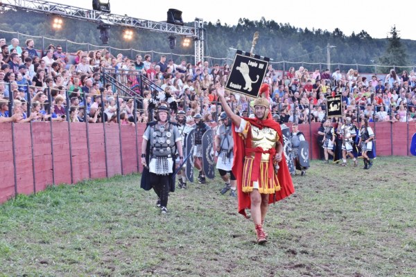 Lleno absoluto de nuevo en Los Corrales con las Guerras Cántabras